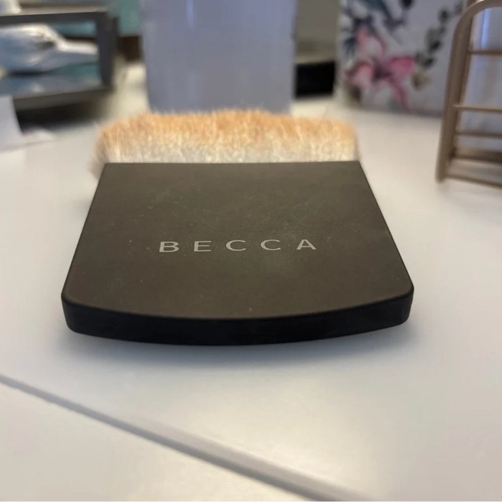 Becca The One Perfecting Brush